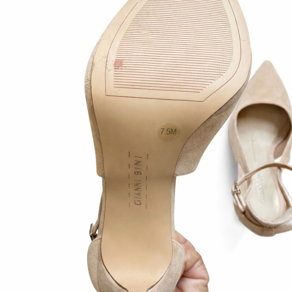 Gianni Bini 4 inch Nude Suede Pointed Toe Ankle Strap Heels Pumps Size 7.5 - Picture 3 of 4